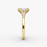 Radiant Cut - Plain Band - Cluster Ring - 18 K Gold